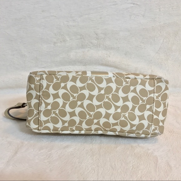 Signature coach bag! - Picture 7 of 8